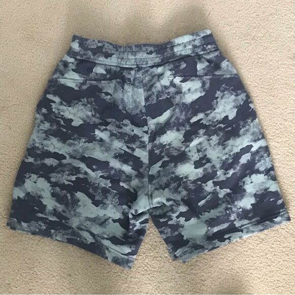 Lululemon shorts - Picture 4 of 7